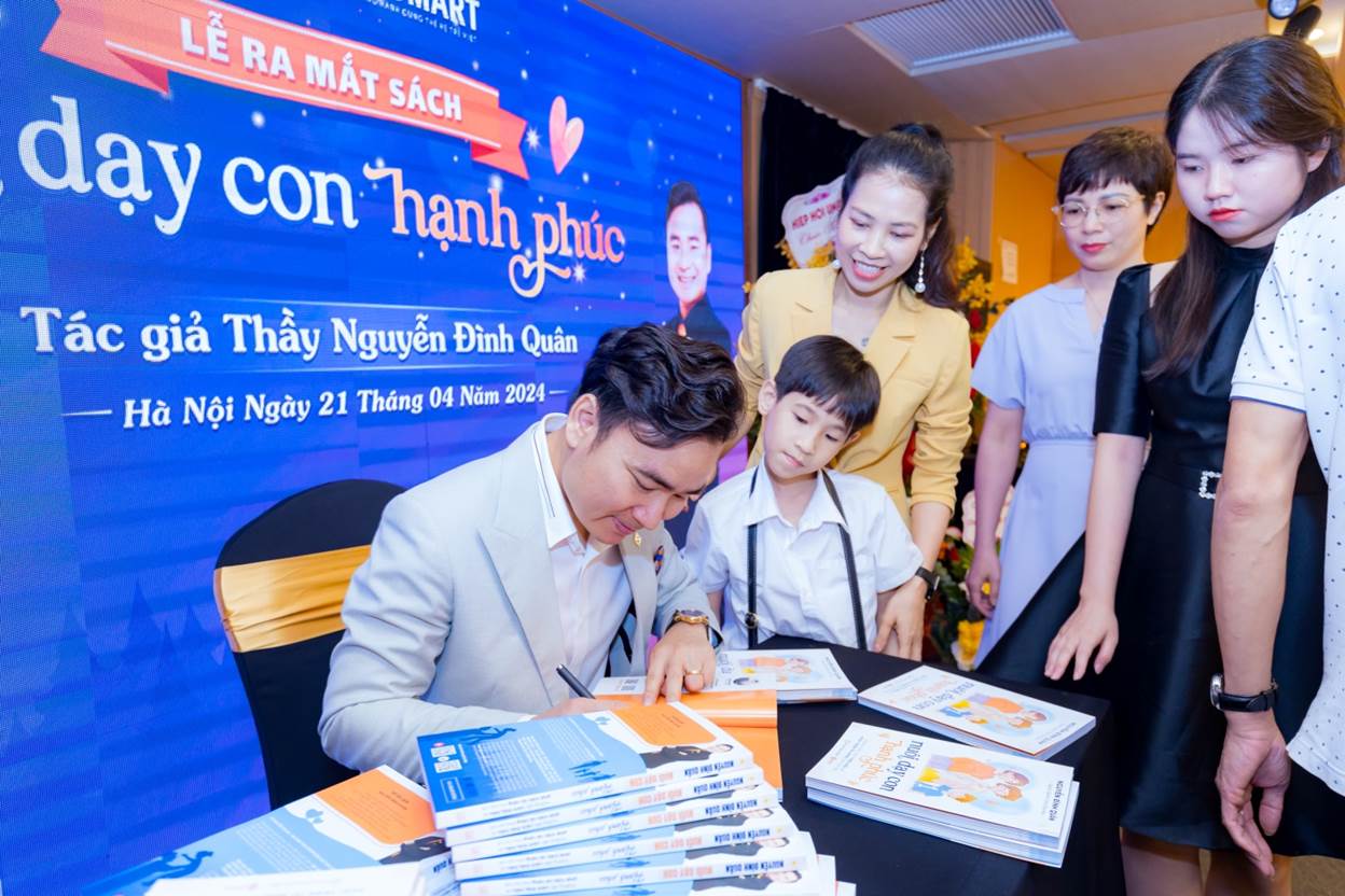 Thầy Nguyễn Đình Quân ra mắt cuốn sách đầu tay và bí quyết nuôi dạy con hạnh phúc