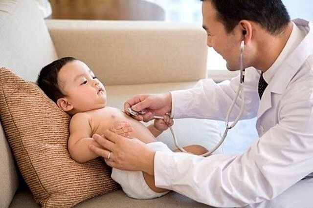 Trẻ bị sởi nên ăn gì? 4 lưu ý quan trọng cha mẹ đừng bỏ qua