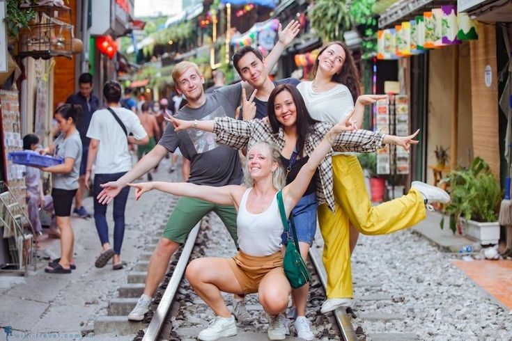 Ăn ngon mà vẫn an toàn: Mẹo tránh ngộ độc thực phẩm khi du lịch
