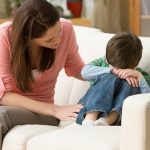 Con thi không đạt như mong đợi: Cha mẹ nên làm gì để con không tổn thương?