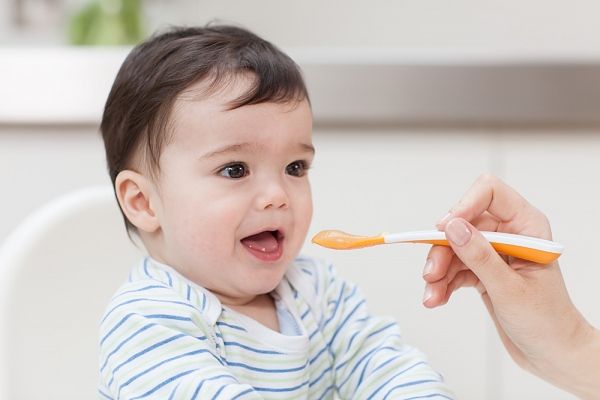 Chăm con 1 tuổi không khó nếu mẹ hiểu điều này về dinh dưỡng