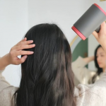 Gội đầu ban đêm: Thói quen nhỏ, hệ lụy lớn cho sức khỏe