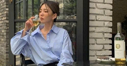 5 kiểu áo “thần thánh” mix với quần jeans: Nàng diện lên là xinh hết nấc hè 2025