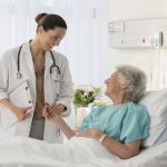 Người cao tuổi đừng bỏ qua khám sức khỏe định kỳ: Chìa khóa sống thọ và sống khỏe