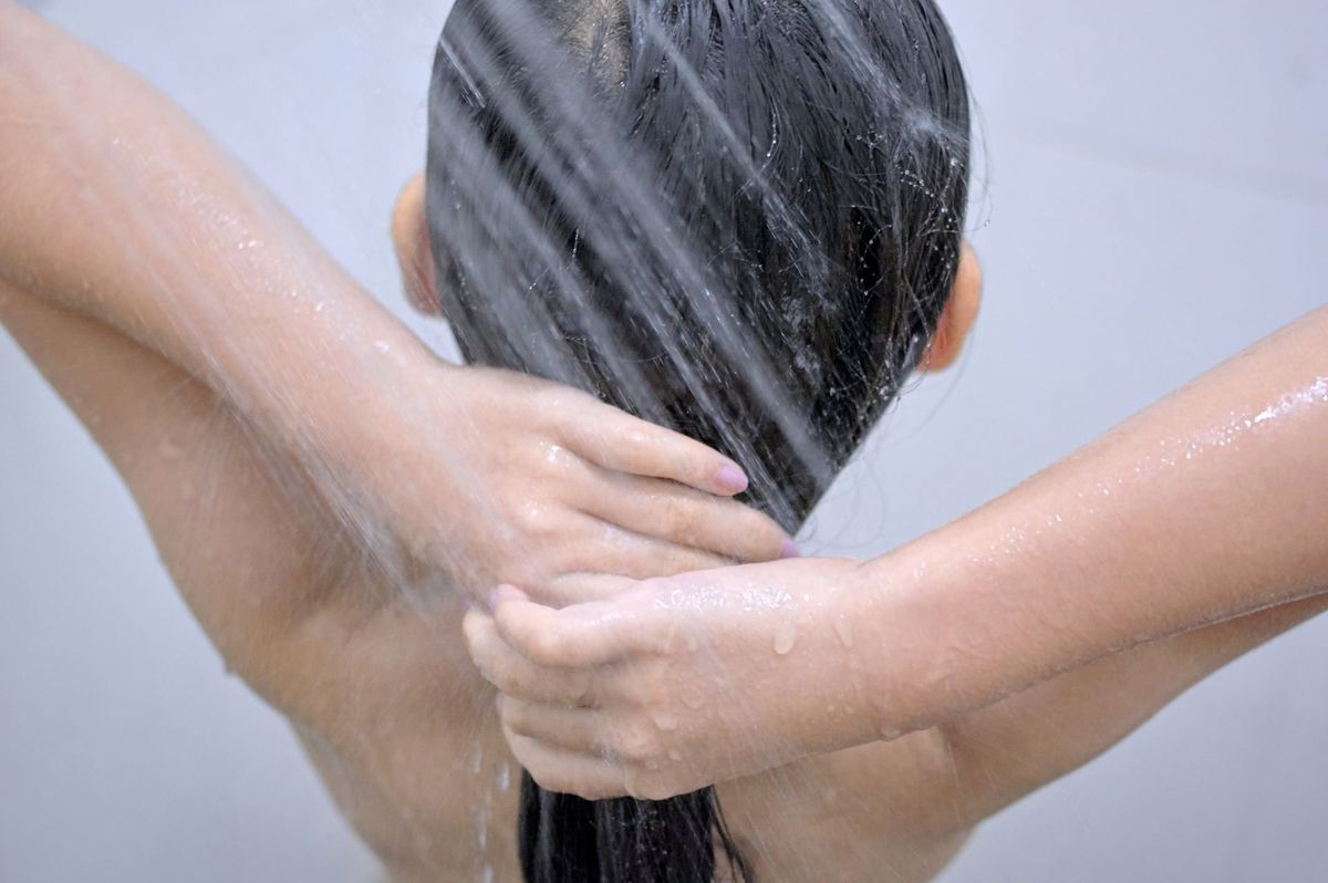 Muốn tóc đẹp cả hè? Ghi ngay những mẹo này vào sổ tay!