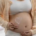 Giải mã bảng thành phần kem trị rạn: Mẹ bầu nên biết để bảo vệ thai nhi