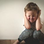 Trẻ bị la mắng thường xuyên có thể chịu tổn thương tâm lý lâu dài