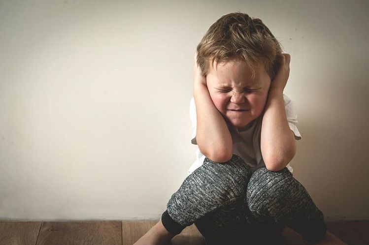 Trẻ bị la mắng thường xuyên có thể chịu tổn thương tâm lý lâu dài