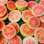 Ổi giàu vitamin nhưng có thể gây hại với 4 nhóm người sau