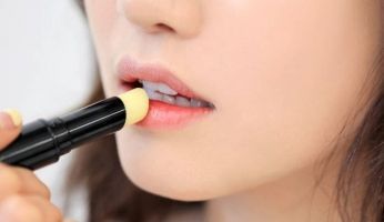 Bật mí thói quen dưỡng môi giúp nàng tự tin suốt mùa hanh khô