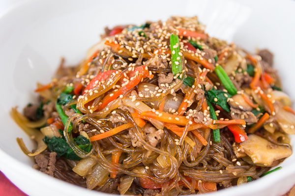 Không cần ra quán, vẫn có ngay đĩa miến trộn thịt bò kiểu Hàn ngon chuẩn vị