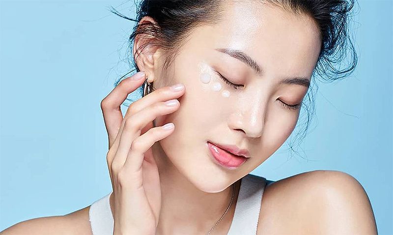 Vì sao bôi kem mắt đều đặn mà quầng thâm vẫn không mờ?