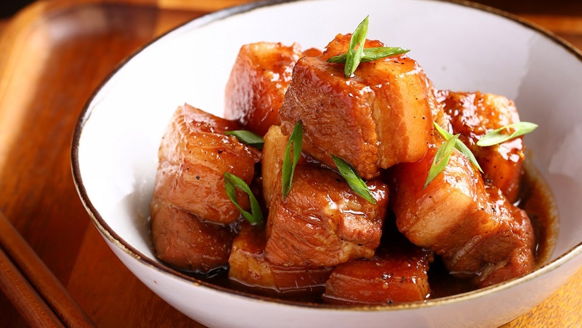 Bí quyết để nồi thịt kho lên màu hổ phách bóng đẹp, không đắng khét