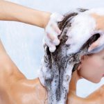 Tóc rụng không ngừng? Đây là 5 thói quen ‘cứu nguy’ cho da đầu của bạn