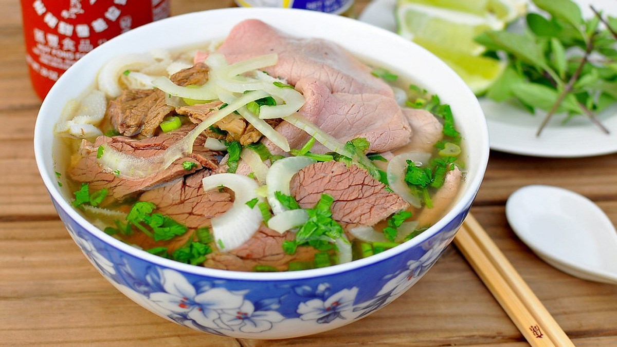 Ăn phở bò mỗi sáng có tốt? Chuyên gia chỉ ra 3 rủi ro sức khỏe