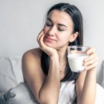 5 loại đồ uống buổi tối giúp ngủ sâu và giảm cân tự nhiên