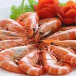 Giải mã bí mật màu đỏ đặc trưng của tôm luộc