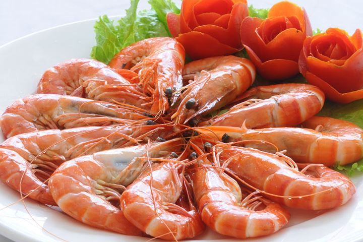 Giải mã bí mật màu đỏ đặc trưng của tôm luộc