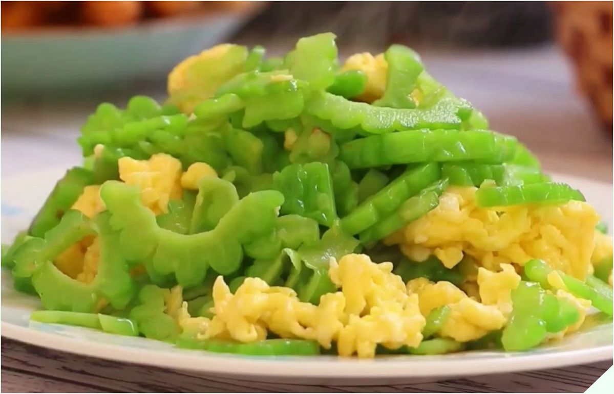 Chuyên gia dinh dưỡng: “Thêm vị đắng vào bữa ăn giúp gan thải độc và giảm mỡ bụng tự nhiên”