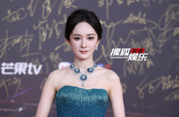 Dương Mịch tỏa sáng như nữ hoàng tại Đêm hội Tầm nhìn Weibo 2025