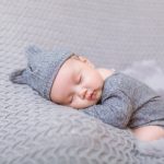 Vô tình làm 5 điều này mỗi ngày, bố mẹ có thể khiến trẻ sơ sinh lo lắng và quấy khóc