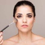 Khi trang điểm “quá tay” biến bạn thành người già hơn