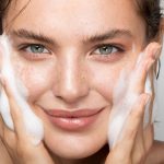 Những lỗi rửa mặt âm thầm làm da kém mịn màng