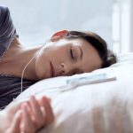 5 cách thư giãn giúp ngủ sâu: Từ thiền, tinh dầu đến đi bộ buổi tối