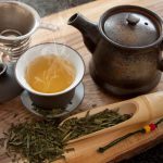 Da sáng mịn hơn nhờ thói quen uống trà thảo dược