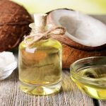 Dưỡng mi tự nhiên bằng dầu dừa: Đơn giản mà hiệu quả