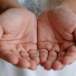 Bàn tay tiết lộ vận mệnh: 3 giây biết ngay phú quý hay vất vả