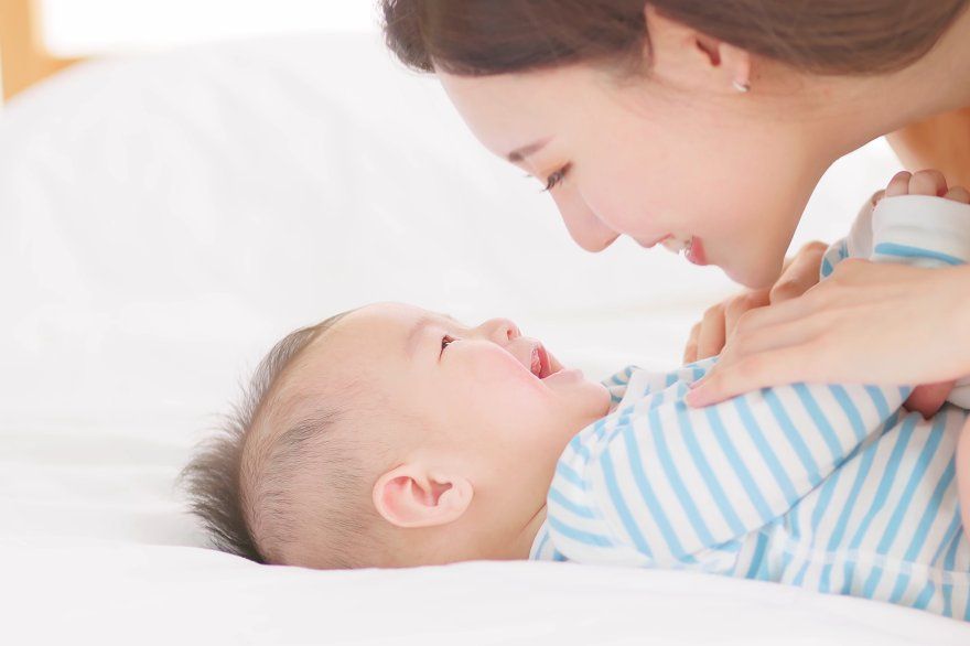 5 thói quen nhỏ trước giờ ngủ giúp bé chống chọi thời tiết ẩm ương