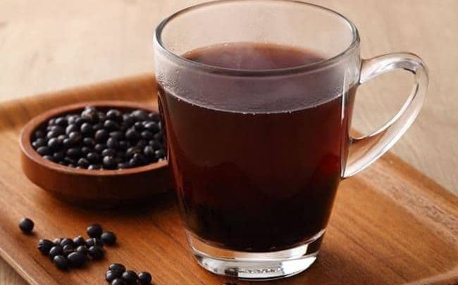 Chuyên gia cảnh báo: Lạm dụng nước đậu đen rang giảm cân dễ phản tác dụng