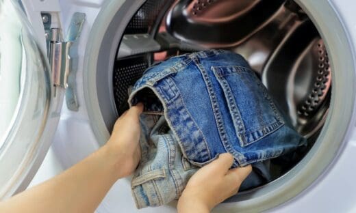 Bao lâu nên giặt quần jeans? Nhiều người vẫn đang làm sai