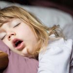 Vì sao thở bằng miệng khi ngủ khiến bạn mệt mỏi và da xấu đi?