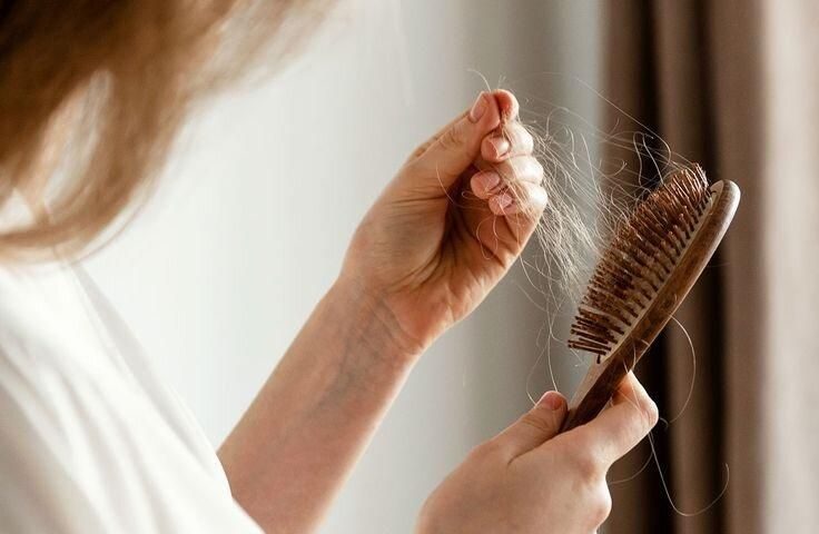 Rụng tóc, trễ kinh kéo dài: Cảnh báo rối loạn nội tiết ở phụ nữ