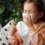 Giữ ấm sai cách khiến trẻ dễ ốm trong mùa đông