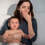 Thiếu ngủ sau sinh: Nguy cơ trầm cảm tăng cao, sức khỏe mẹ suy giảm nghiêm trọng