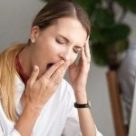 Vì sao càng ăn trưa no càng buồn ngủ?