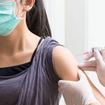 Tiêm phòng cho người lớn: “lá chắn” sức khỏe bị lãng quên trong nhiều gia đình