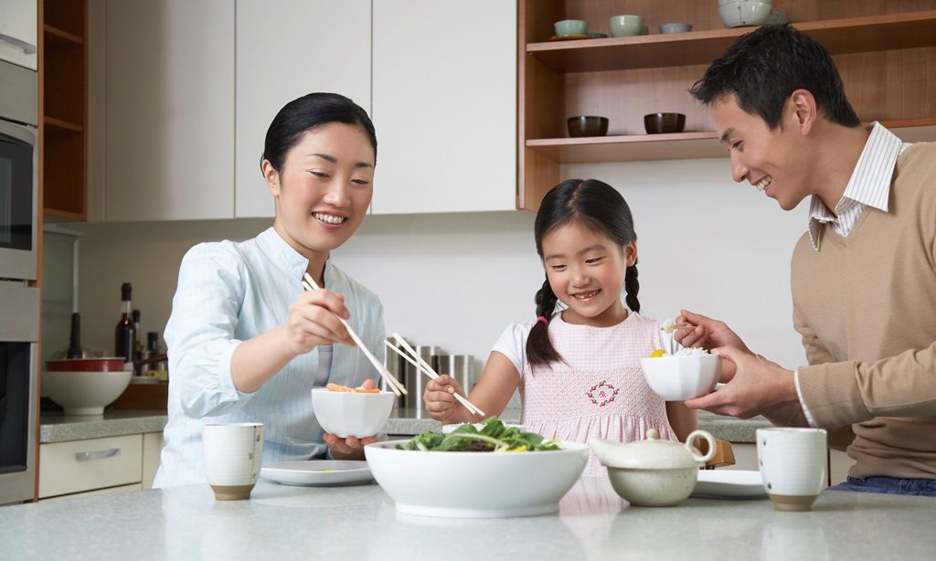 Bữa tối nên ăn thế nào để tốt cho sức khỏe? Chuyên gia dinh dưỡng lên tiếng