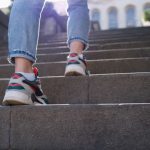 Leo cầu thang: Bài tập đơn giản giúp đốt mỡ nhanh hơn đi bộ