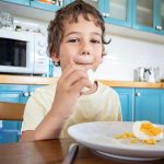 Trẻ dưới 5 tuổi nên ăn bao nhiêu trứng mỗi ngày?