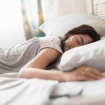 Những thói quen hằng ngày âm thầm “bẻ cong” cột sống