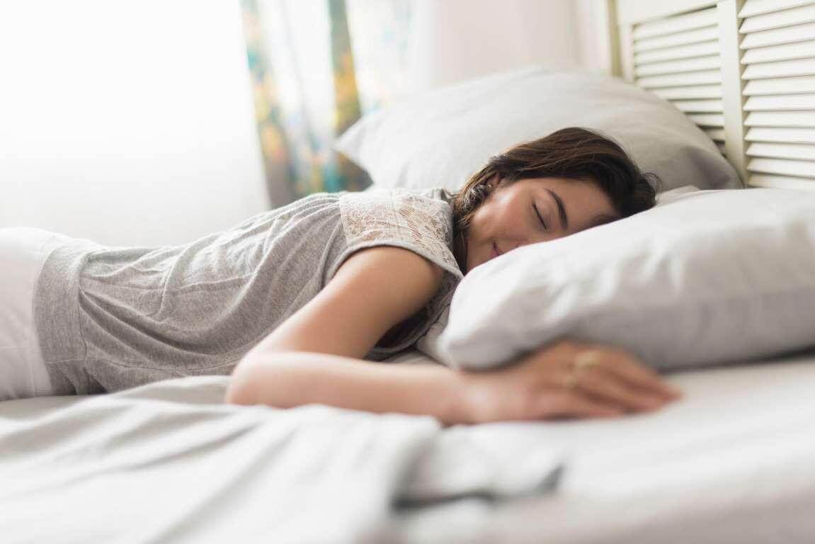 Những thói quen hằng ngày âm thầm “bẻ cong” cột sống