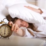 Ngủ thêm vài phút sau báo thức: Lợi hay hại cho sức khỏe?