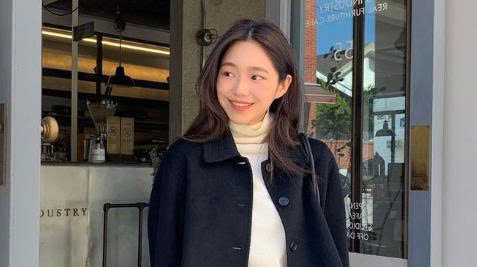 4 mẫu áo khoác càng mặc càng thấy sang cho phụ nữ trên 40 tuổi