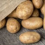 Mẹo bếp đơn giản: Vì sao nên ngâm khoai tây trong nước?