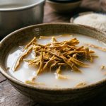 Mẹo dân gian ngâm măng bằng nước vo gạo dưới góc nhìn khoa học