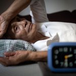 Mất ngủ ở người lớn tuổi: Nhiều nguyên nhân âm thầm cần lưu ý